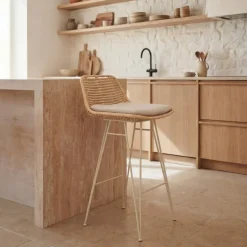 CAPURGANA Lot de 2 chaises de bar design en rotin pieds beige H67cm