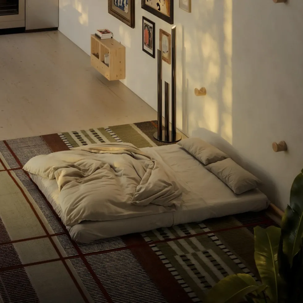 HOOKED Fauteuil convertible en tissu et bois avec accroches murales