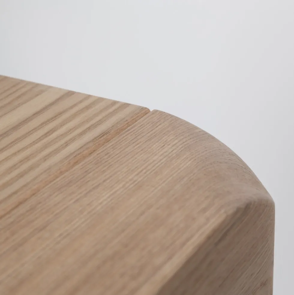 STORM Table à manger 8 personnes aux bords arrondis en bois